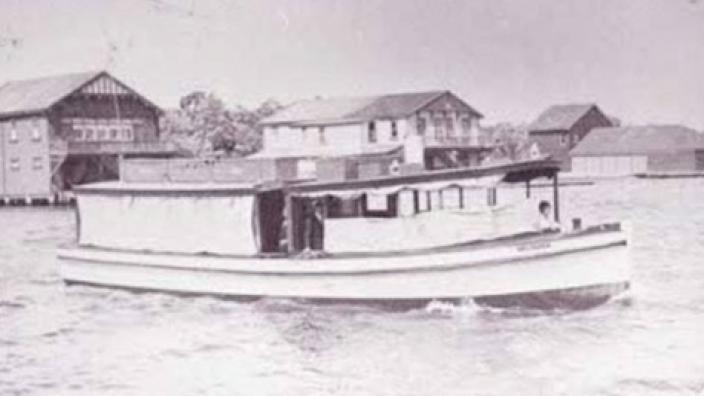 A black and white photo showing the Valdura ferry on the river.