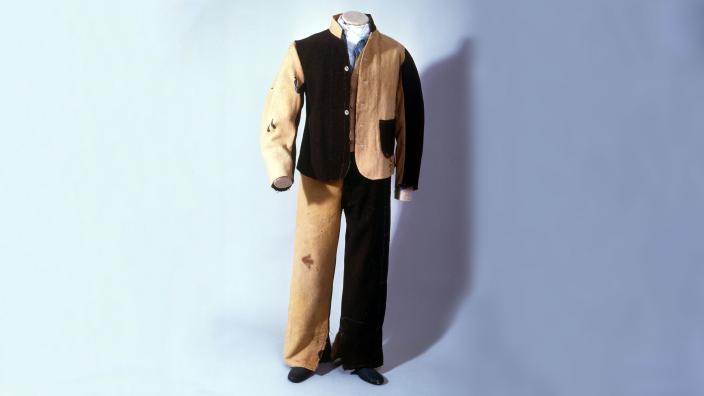 A mannequin wearing the convict uniform.