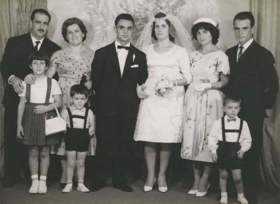 Professional group photo of the bride and groom and their wedding party.