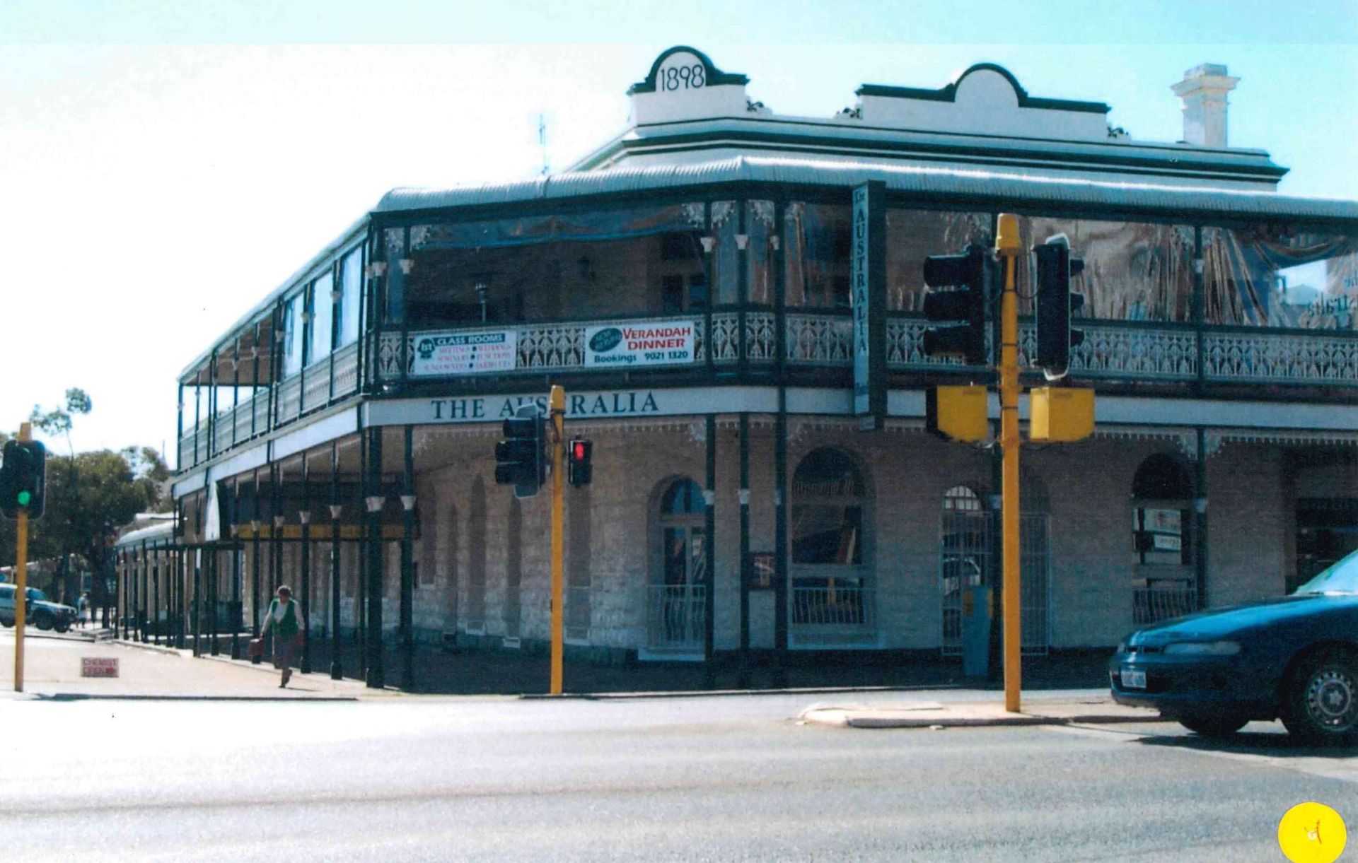 Australian Hotel modern