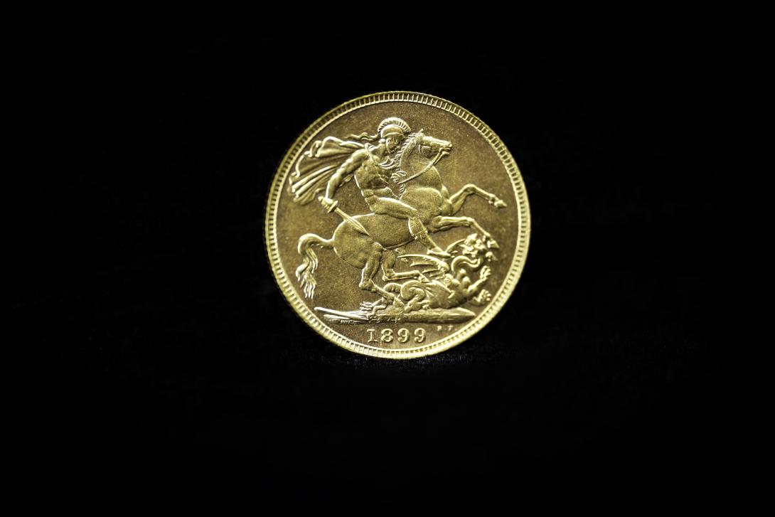 Gold sovereign coin with Benedetto Pistrucci's St George and the dragon design and small 'P' mintmark of The Perth Mint