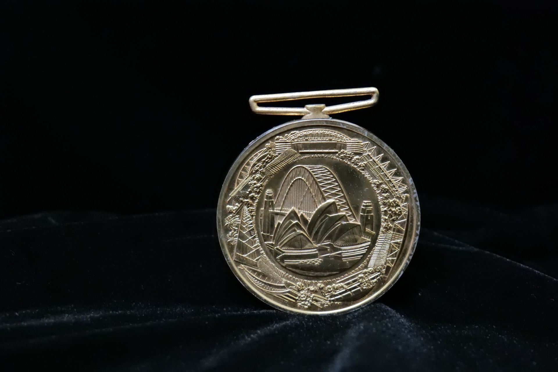 Sydney 2000 Gold Paralympic Medal with central design of Sydney Opera House and Sydney Harbour Bridge surrounded by outer circle of designs of sporting venues