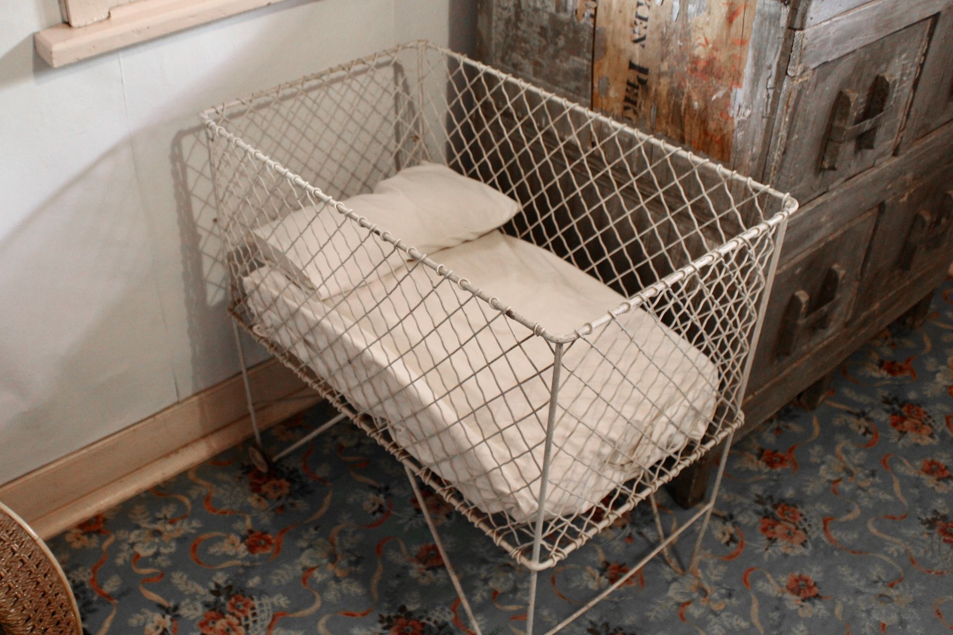 Old Miners Cottage Cot